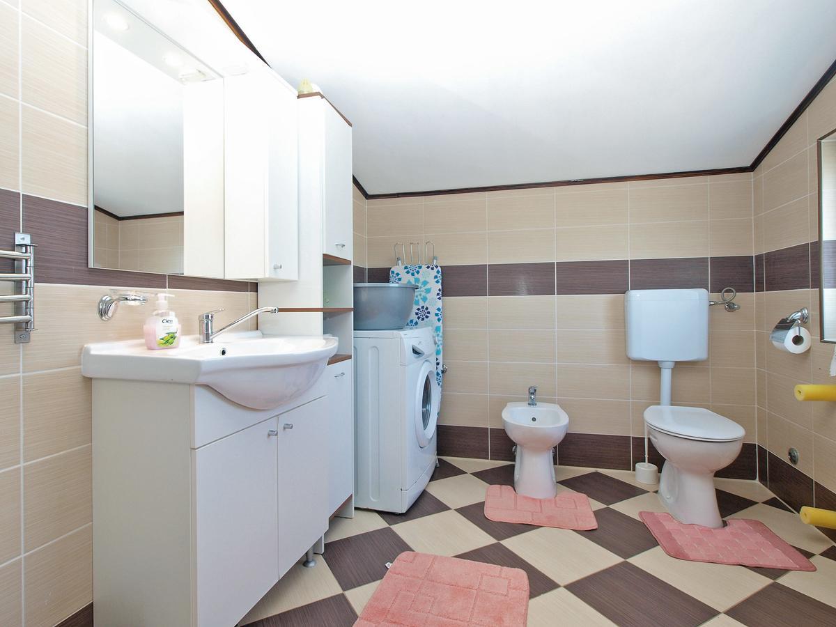 Suzana 1608 * Pula